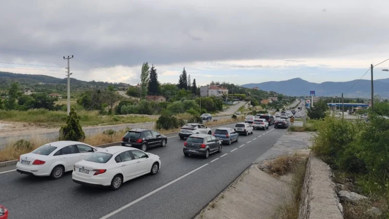 Muğla’ya tatilci akını: 22 kilometrelik araç kuyruğu oluştu