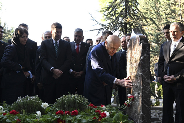 Devlet Bahçeli, Alparslan Türkeş'in kabrini ziyaret etti - Resim: 1