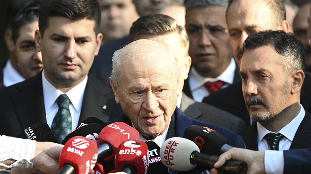 Devlet Bahçeli, Alparslan Türkeş’in kabrini ziyaret etti