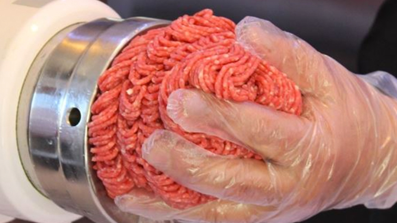Elini kıyma makinesine kaptıran kişiyi itfaiye kurtardı