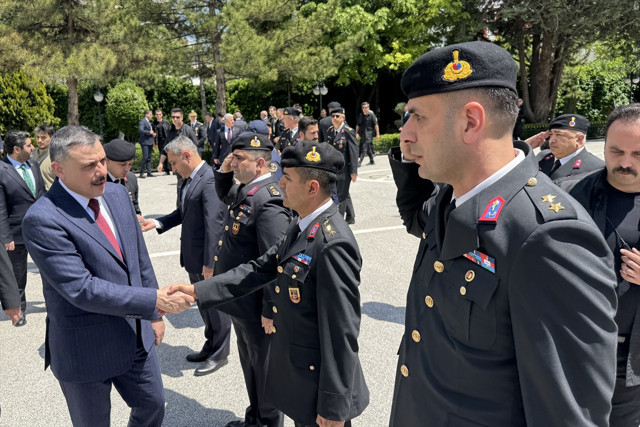 İçişleri Bakanı Çiftçi, Konya'da emniyet ve jandarma personeliyle bayramlaştı - Resim: 2