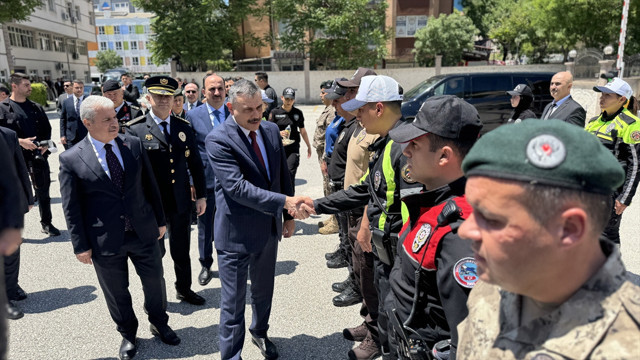 İçişleri Bakanı Çiftçi, Konya'da emniyet ve jandarma personeliyle bayramlaştı - Resim: 0