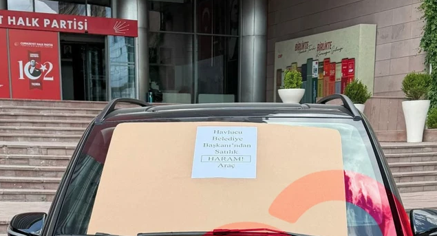 Kılıçdaroğlu harekete geçti! Lüks araçlar CHP Genel Merkezi önünde satışa çıkartıldı - Resim: 1