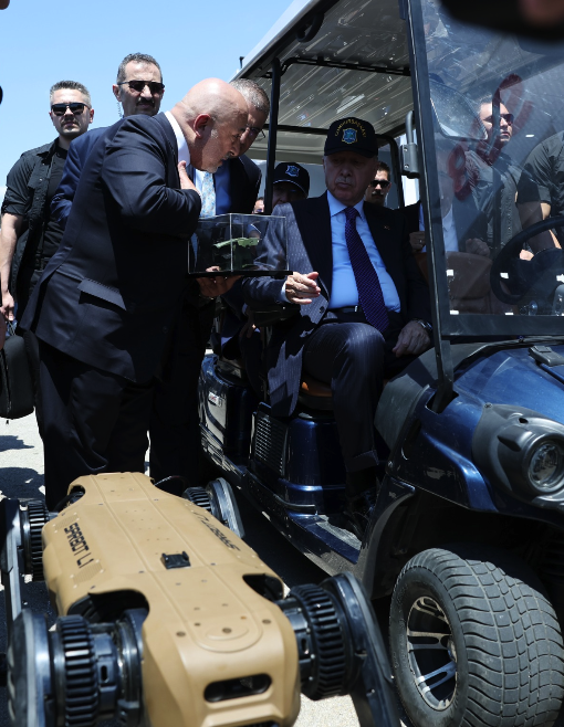 T.C Cumhurbaşkanı Recep Tayyip Erdoğan, EFES 2026’da SARBOT L1’i İnceledi - Resim: 0