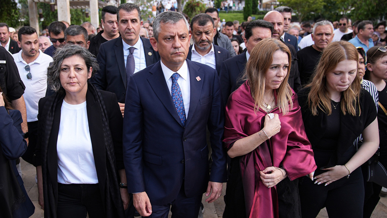 CHP’den son dakika haberi Özgür Özel ve ekibi Parti Meclisi’nden istifa etti