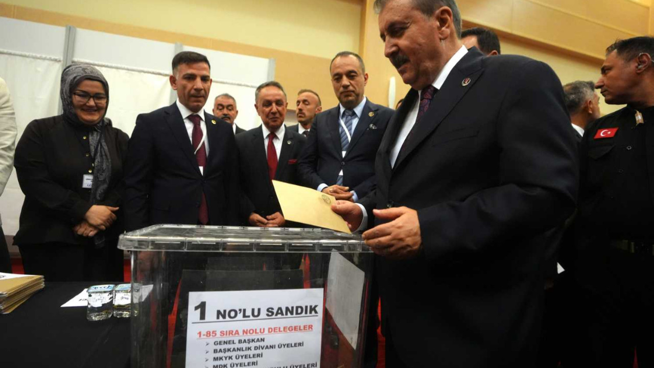 Mustafa Destici yeniden Büyük Birlik Partisi genel başkan seçildi