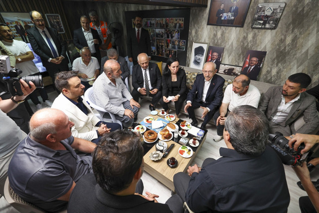 CHP Genel Başkanı Kılıçdaroğlu'ndan ziyaret! Esnafın sorunlarını dinledi - Resim: 0