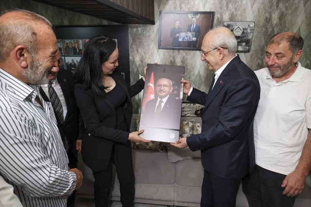 CHP Genel Başkanı Kılıçdaroğlu'ndan ziyaret! Esnafın sorunlarını dinledi - Resim: 1