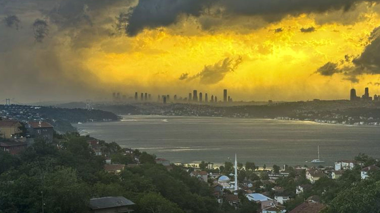 İstanbul’da fırtına: Çatılar uçtu, ağaçlar devrildi